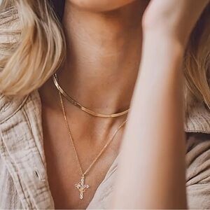 NEW Stunning Crown With Cross Pendant Necklace